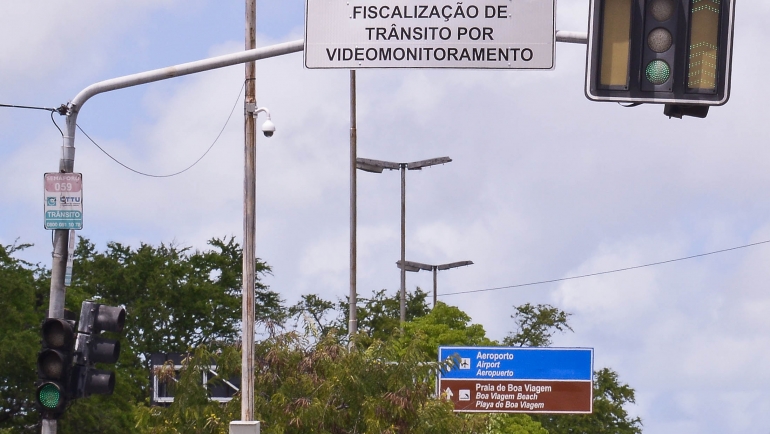Multa de trânsito passa a ser feita também por videomonitoramento