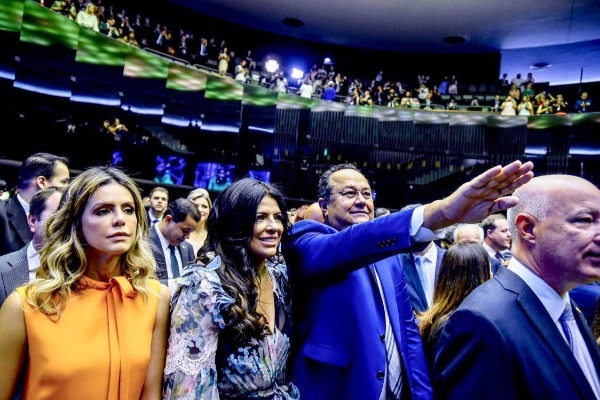 OAB-AM pede que MPE investigue pedido de voto em culto a deputado
