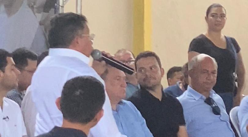 Sineฬsio X Alberto Neto em Manacapuru