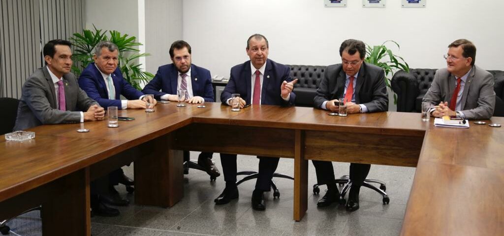 deputados, senadores, am, guedes