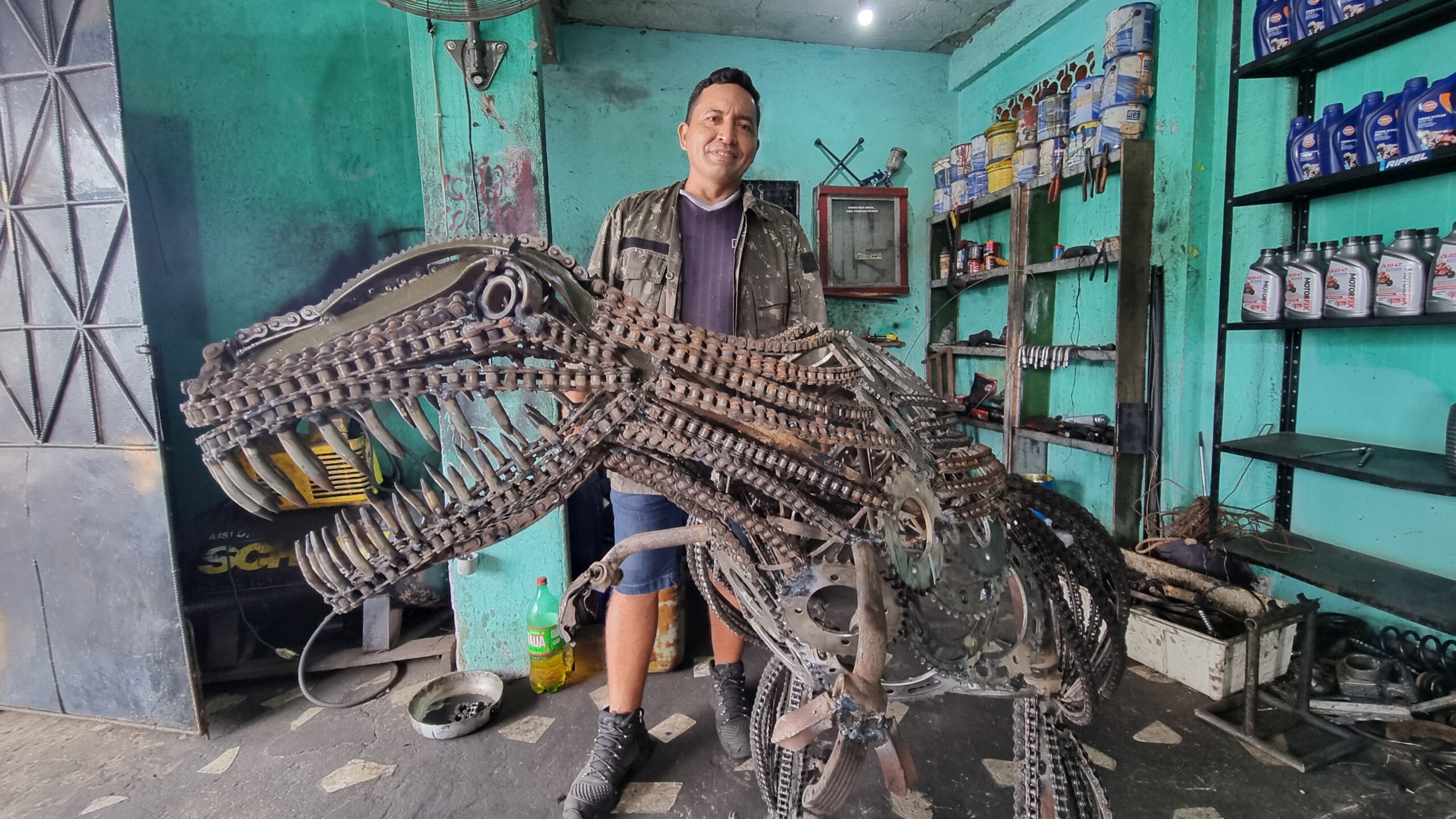 Soldador parintinense que se descobriu artista incrivelmente talentoso