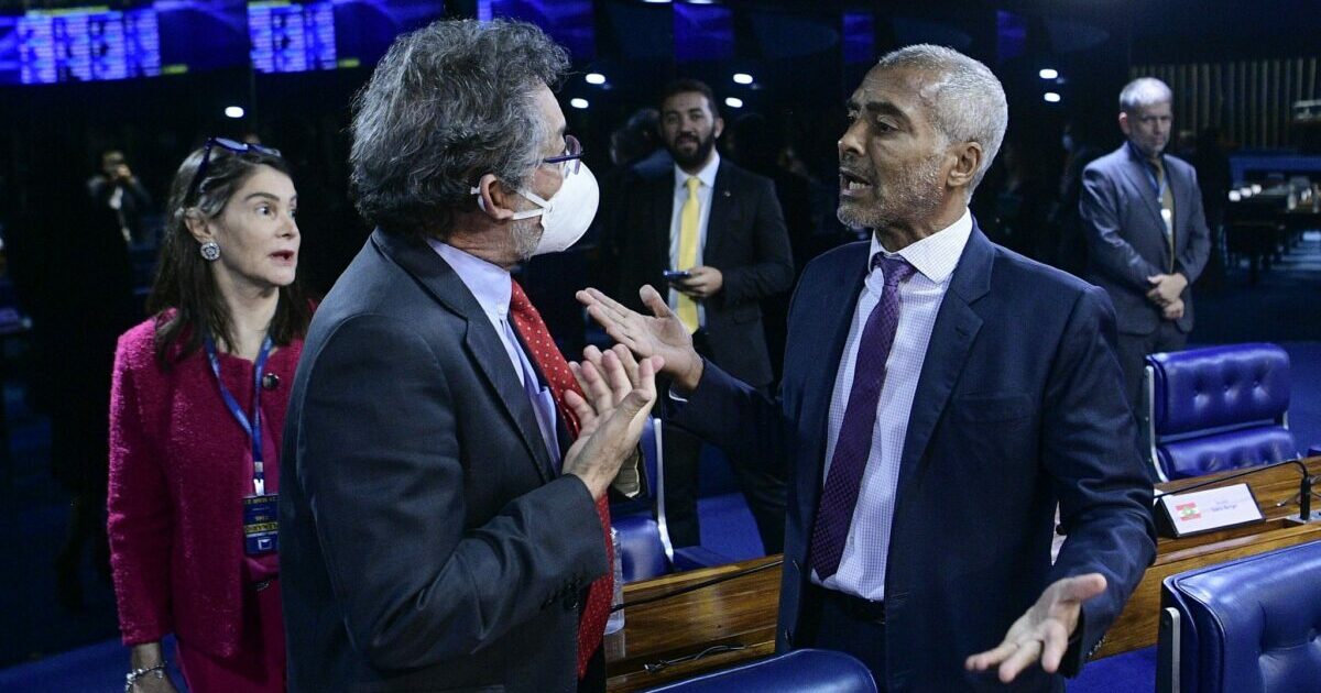romario, irritado, senado