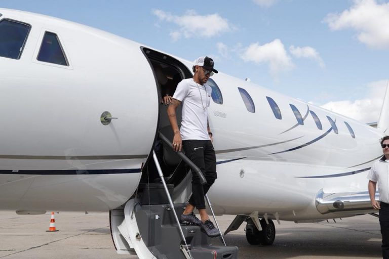 Avião com Neymar