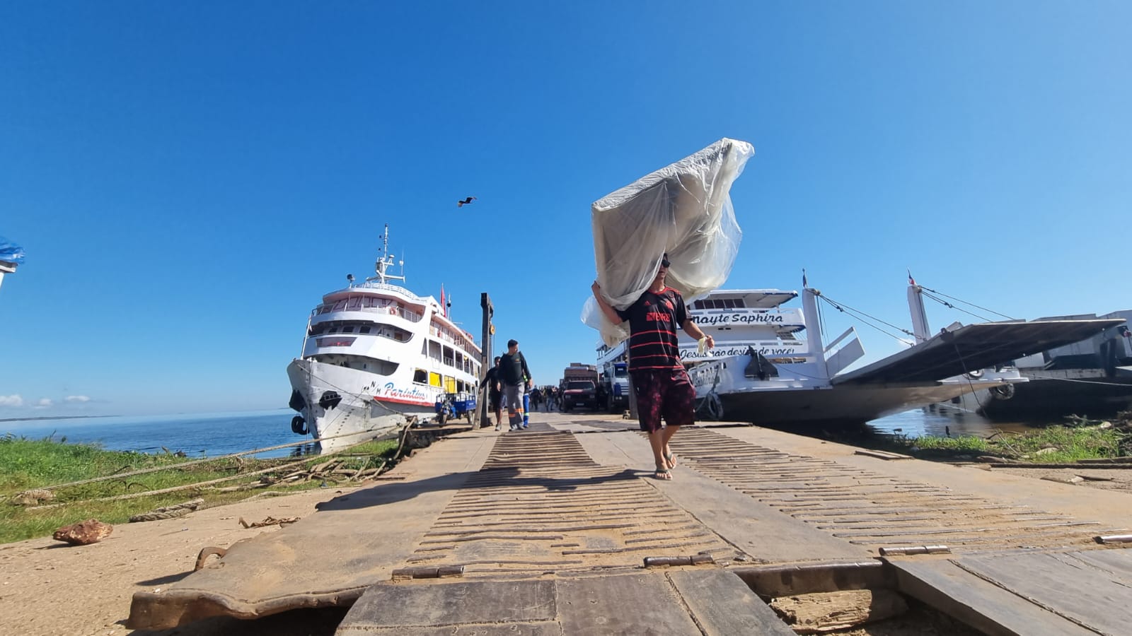 Porto improvisado de Parintins