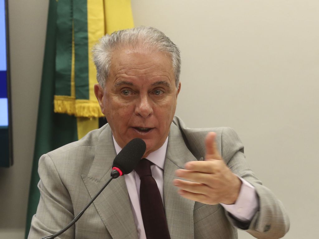 Ministro diz que vai prorrogar recadastramento de pescadores no AM