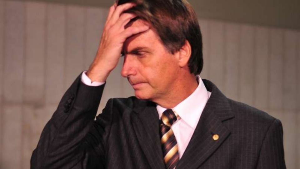 Carestia de combustíveis leva Bolsonaro a ser bombardeado de críticas