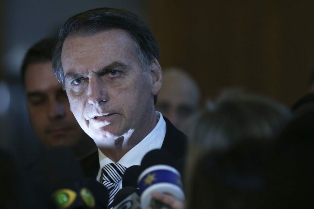 Bolsonaro ataca carta pela democracia e dispara contra ministros do STF