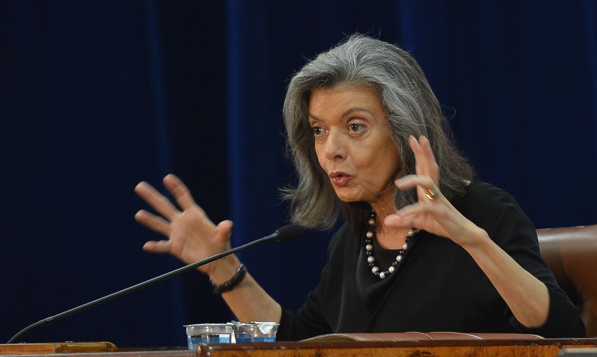 É grave, diz ministra do STF sobre Bolsonaro obstruir investigação