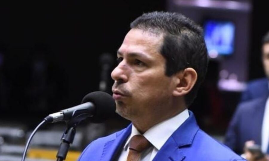 Deputado alerta: exigência de celular com antena de rádio prejudica ZFM