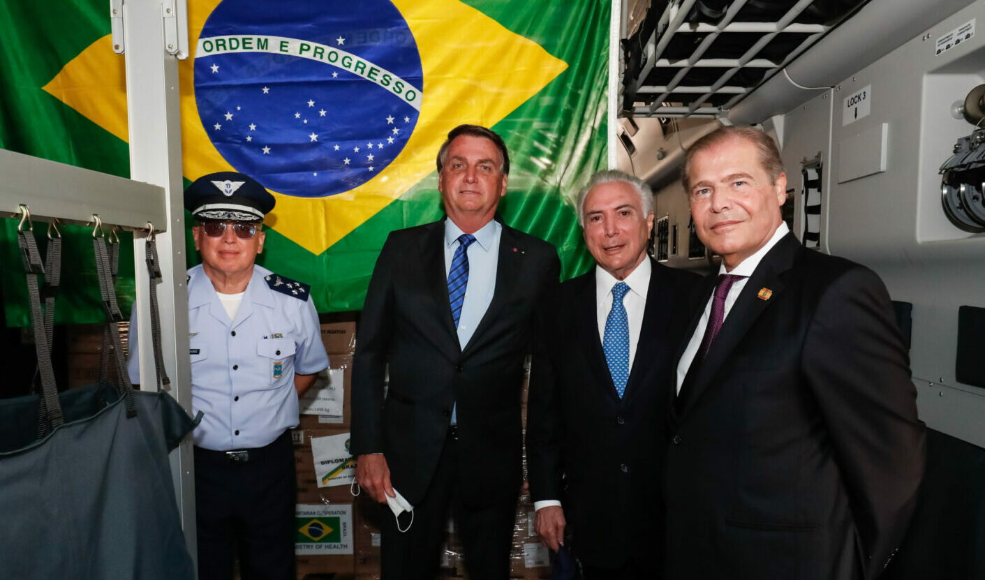 Ganha corpo nas redes da internet coro de 'volta Temer'
