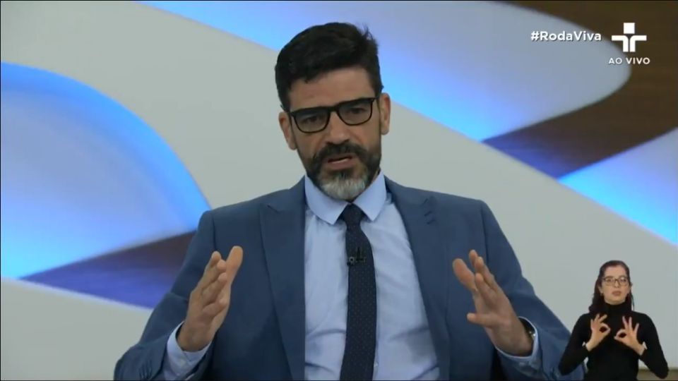 Venda de arma é herança maldita de Bolsonaro, diz ex-chefe da PF/AM