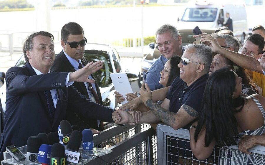 Bolsonaro cobra aplauso por reduzir arrecadação do ICMS dos estados