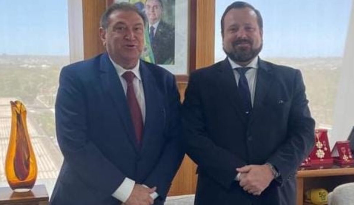 Átila vai ao Palácio do Planalto pedir recursos para ambulâncias e UTI no interior