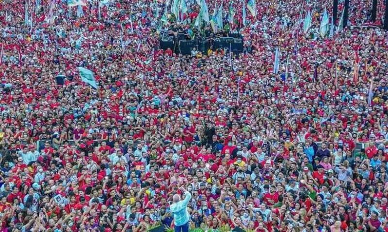 ‘O medo dele não é a urna, é o povo’, disse Lula sobre Bolsonaro