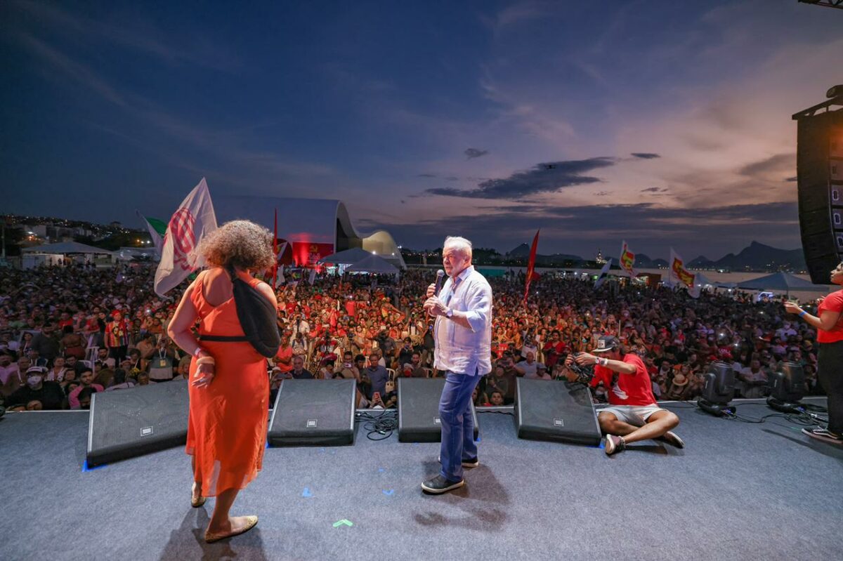 "Você nunca me abandonou. Depois de você, desandou", diz jingle de Lula