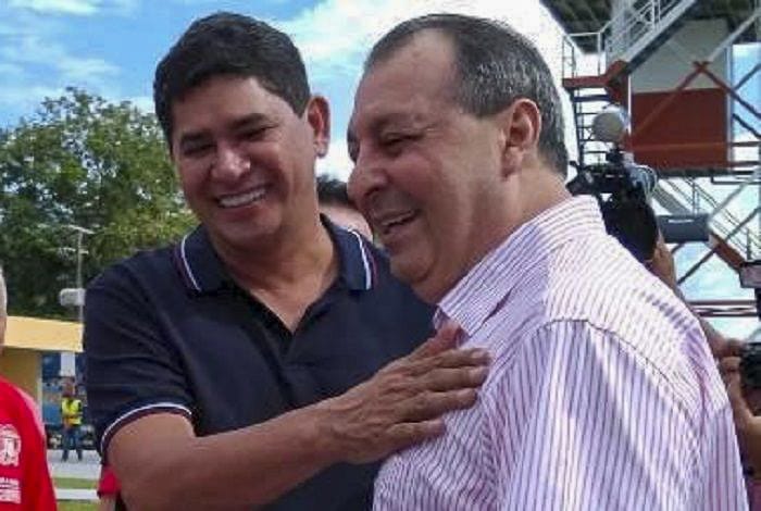 Omar Aziz intensifica campanha onde lidera as pesquisas