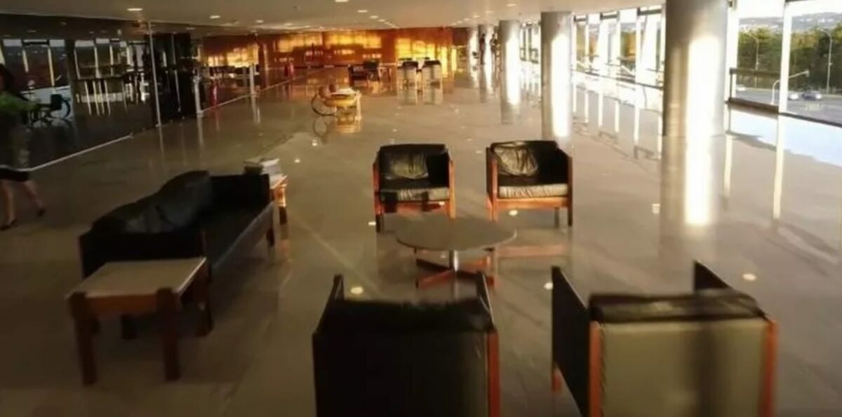 Bolsonaro pode deixar obra inacabada até no palácio do governo