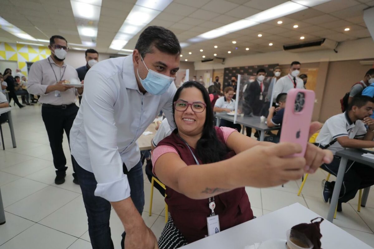 Wilson Lima faz corpo a corpo em chão de fábrica