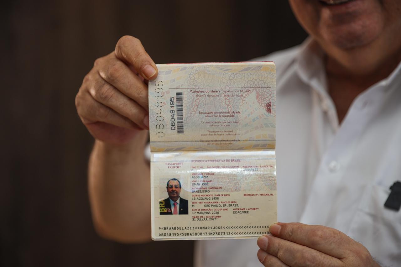 Passaporte de Omar Aziz