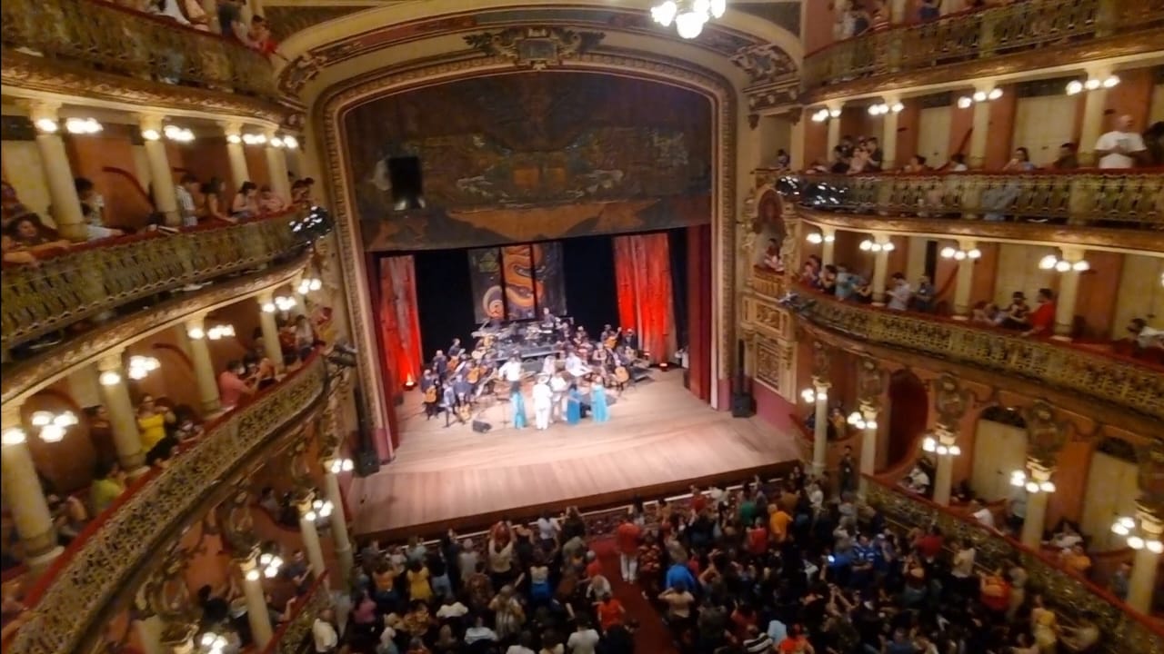 Orquestra de violões do Amazonas com show Lendas Amazônicas