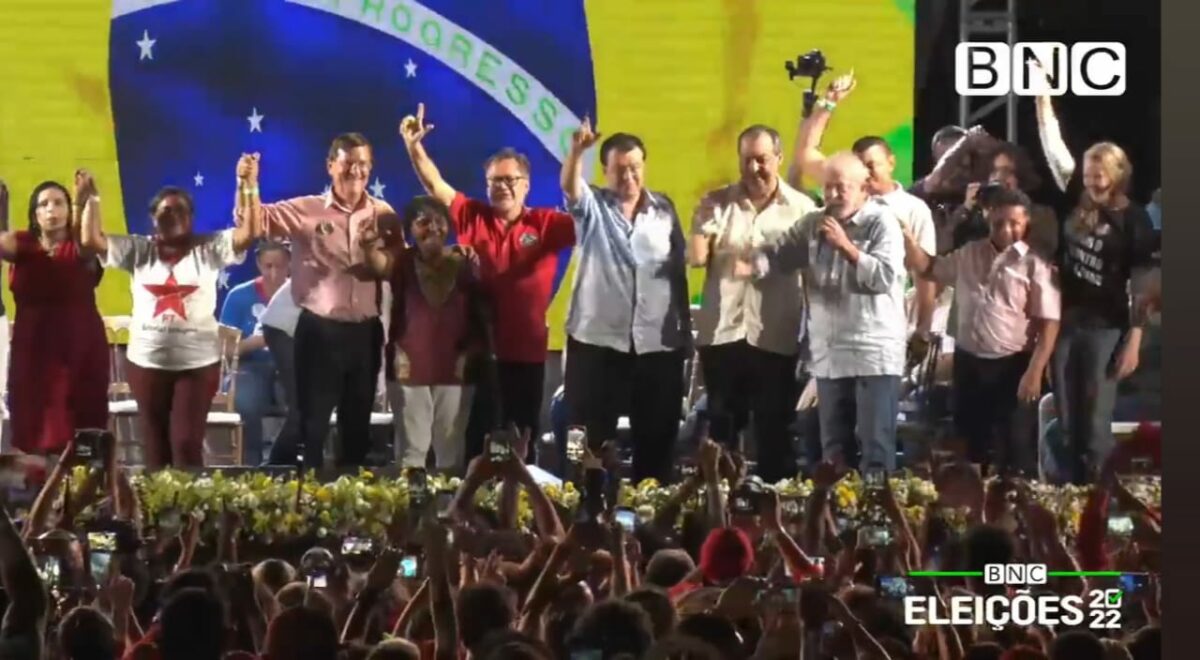 Lula quer base forte no Congresso e pede votos para candidatos no AM