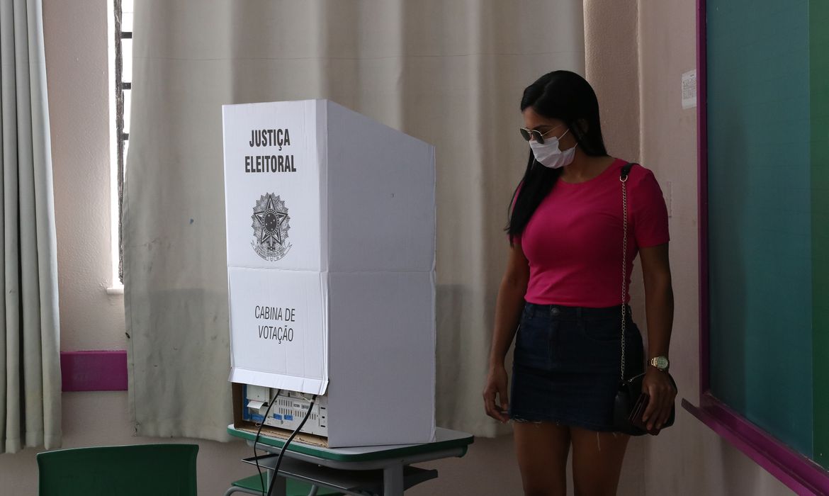 Assim como no resto do país, maioria das mulheres preferem Lula no AM