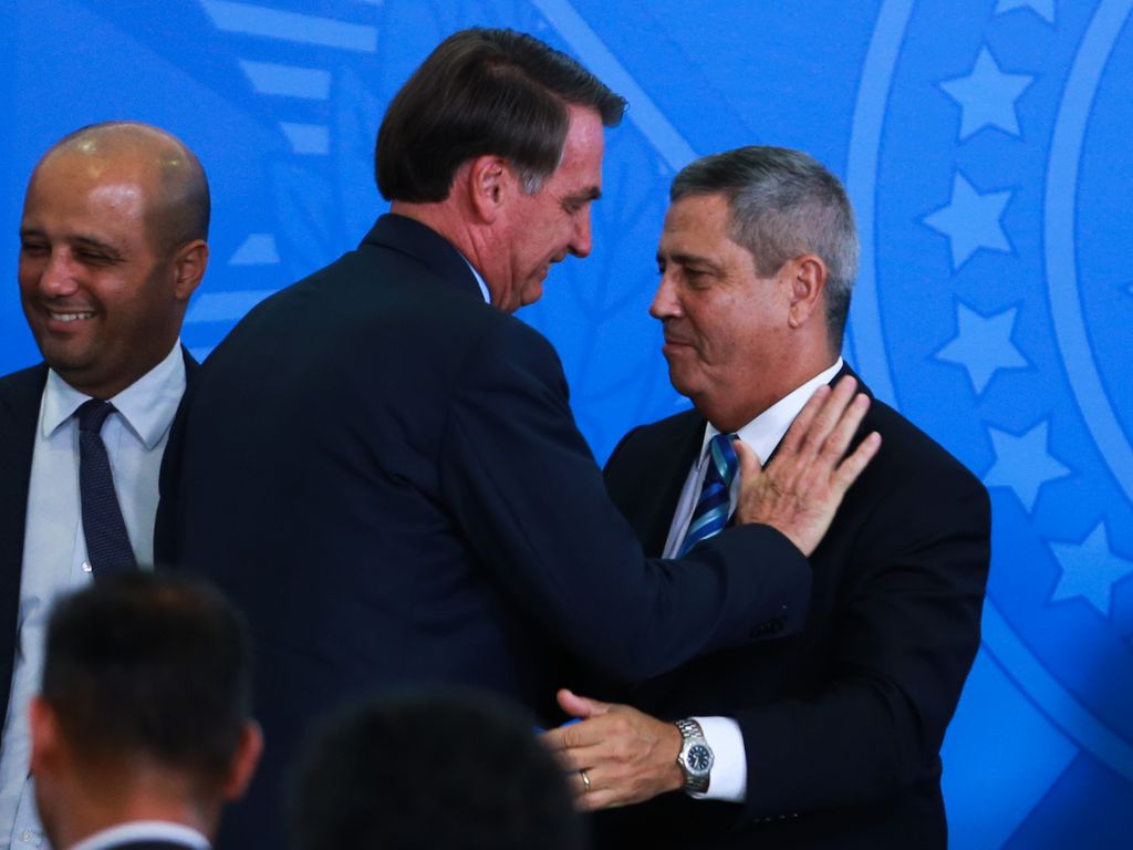 Vice de Bolsonaro nesta eleição é um dos que recebem supersalário