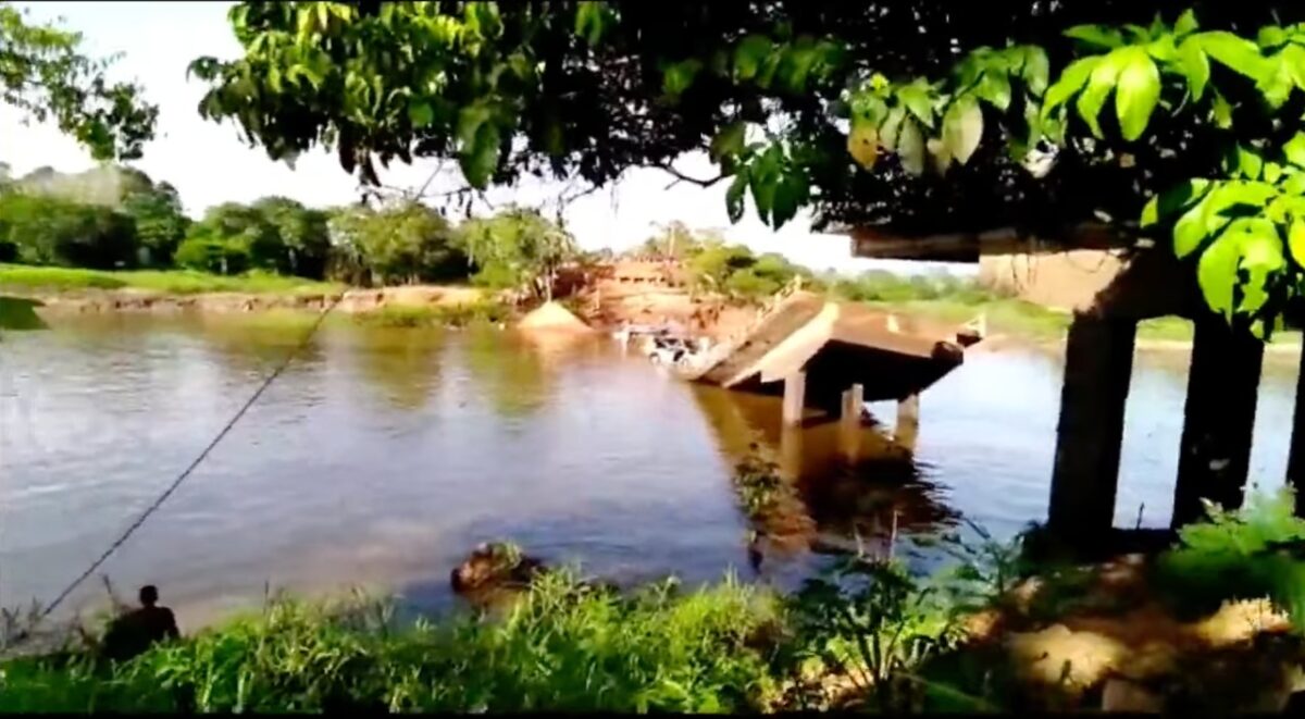 Ponte desaba na BR-319