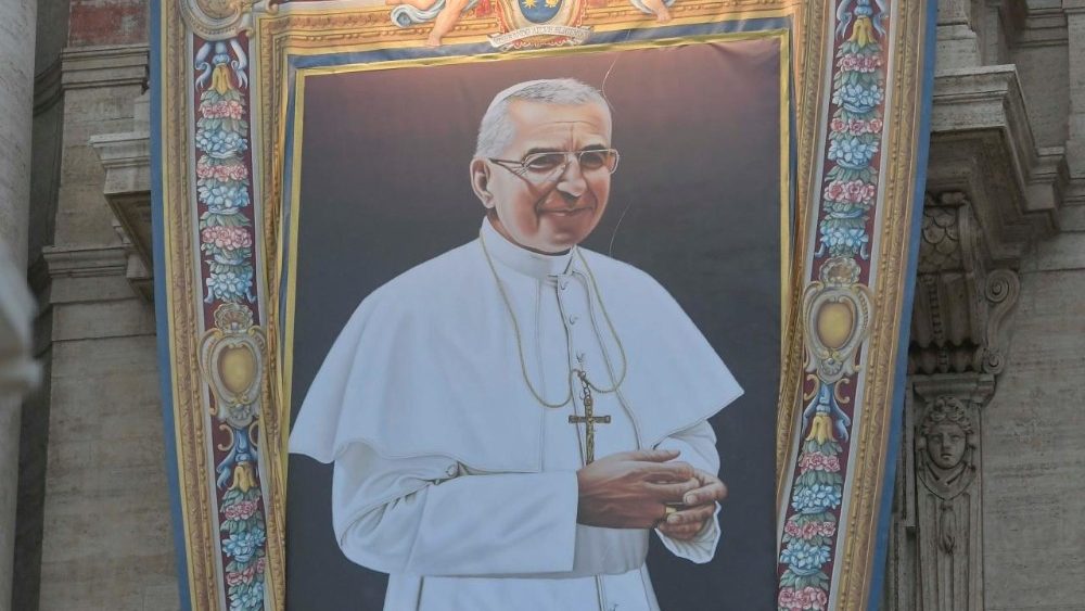 Francisco beatifica o papa João Paulo I, o papa do sorriso