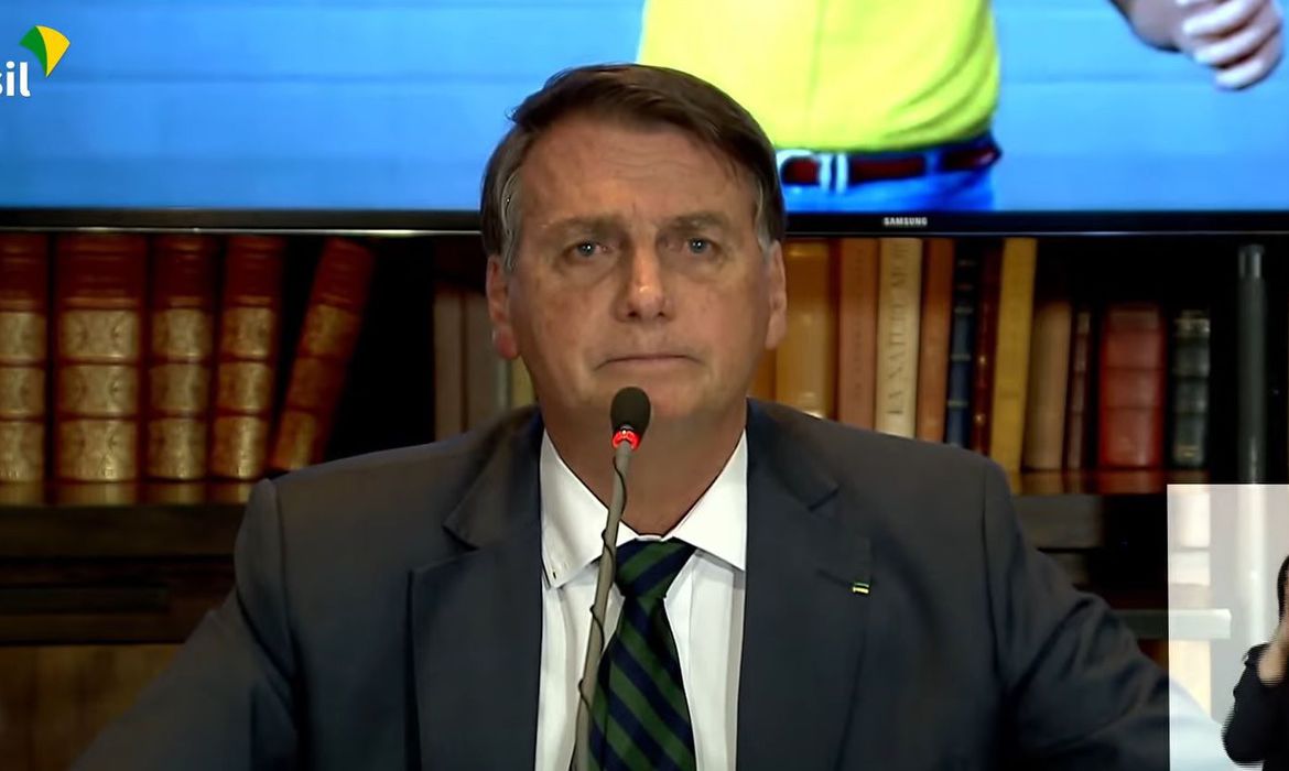 Bolsonaro usa live para ataque a Lula
