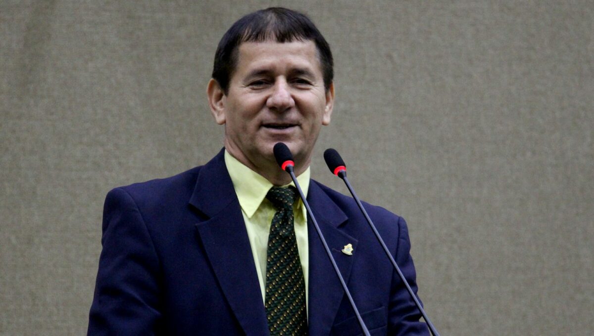 Conheça quem substitui o vereador Amon Mandel na CMM