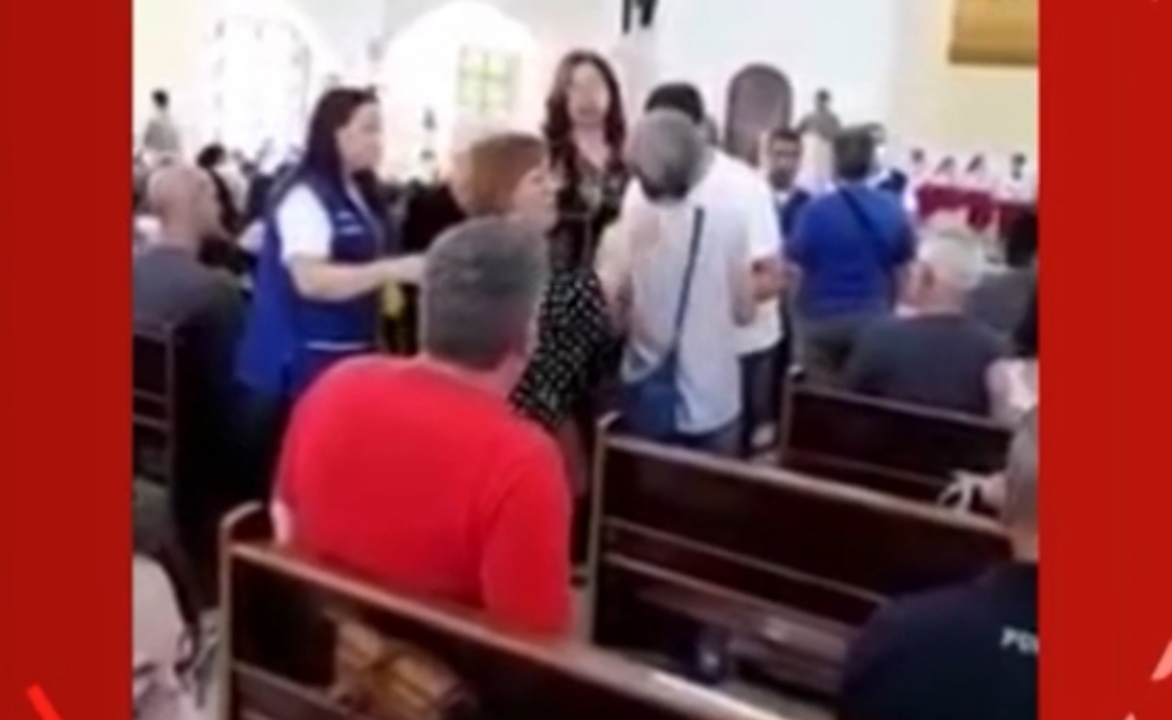 Padre cita Marielle Franco em homilia e mulher interrompe a missa