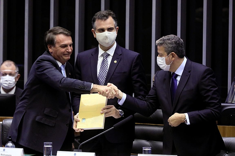 Orçamento secreto destina verba a obras sem aprovação do FNDE