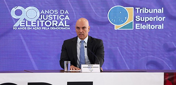 Presidente do TSE diz que o país vai encerrar dia com 'grande vitória'