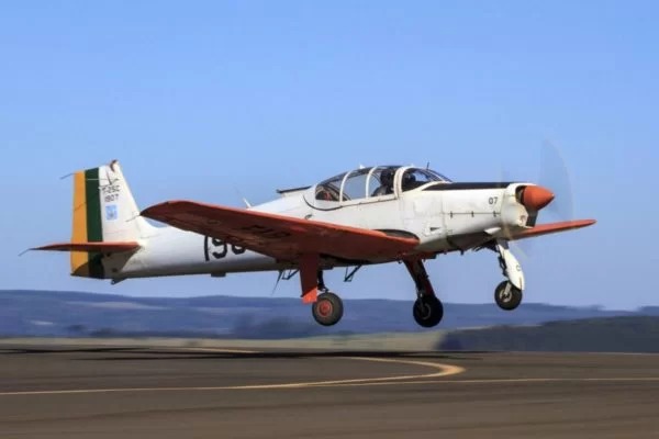 Durante voo de treinamento, avião da FAB desaparece no Sul