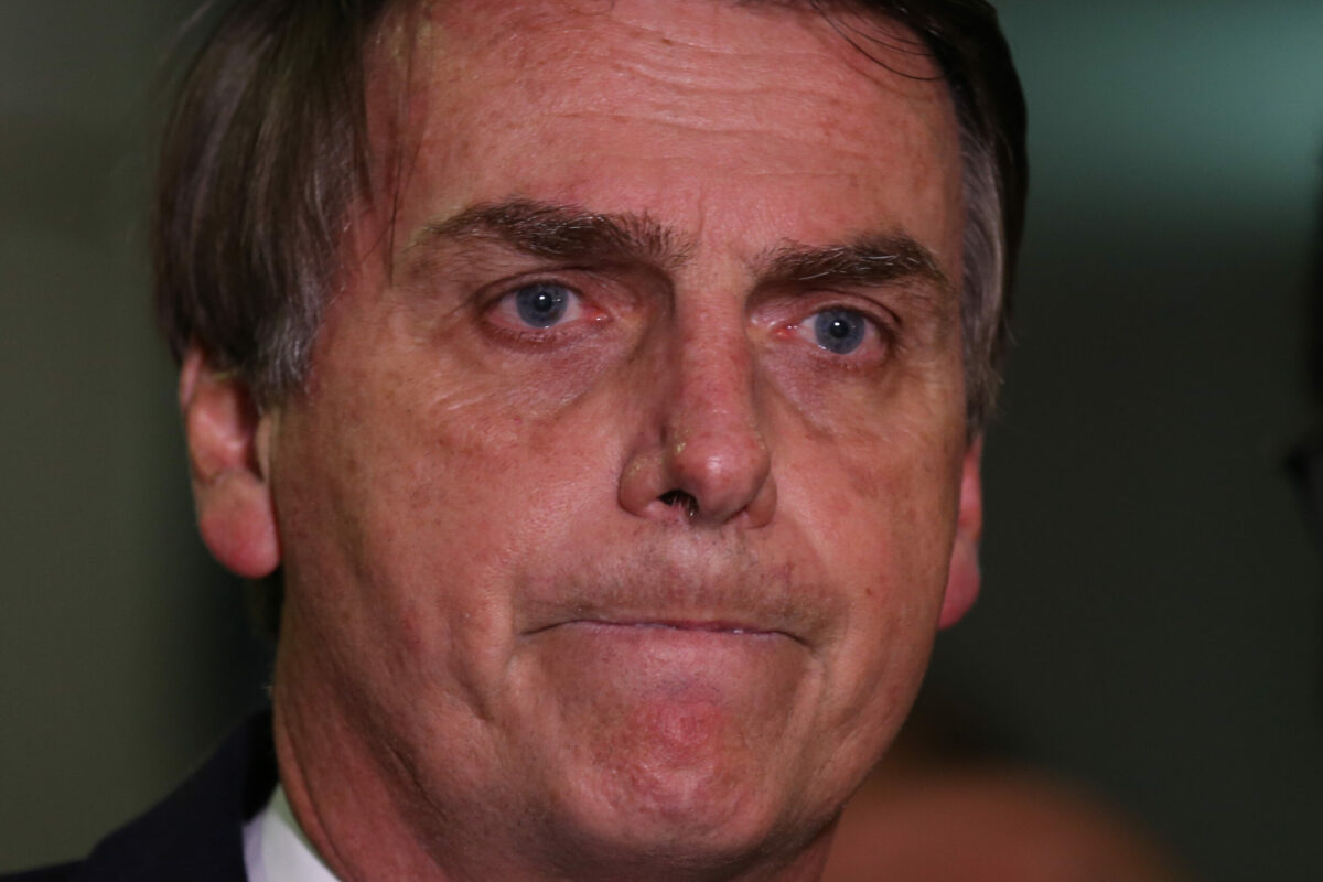 TSE multa Bolsonaro por mentiras sobre Lula nas eleições