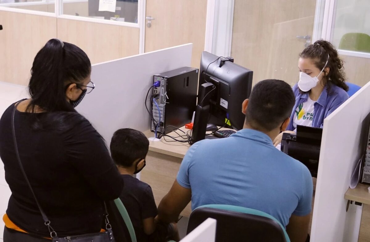 DPE promove exames gratuitos de DNA no mutirão 'Eu Tenho Pai'