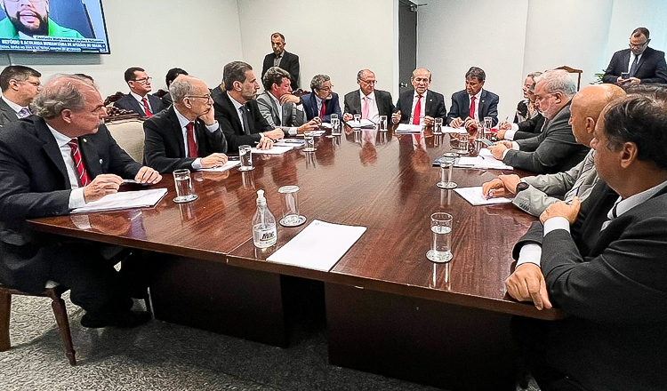 PEC da transição fica para dia 16, mas sai ainda neste mês