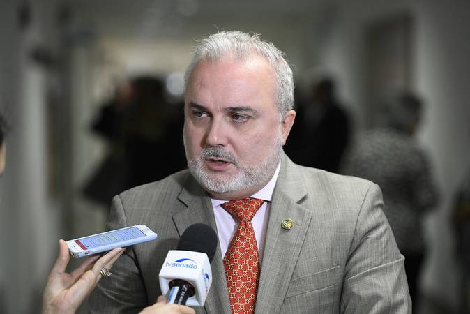 Lula pensa em medida para amortecer preço dos combustíveis