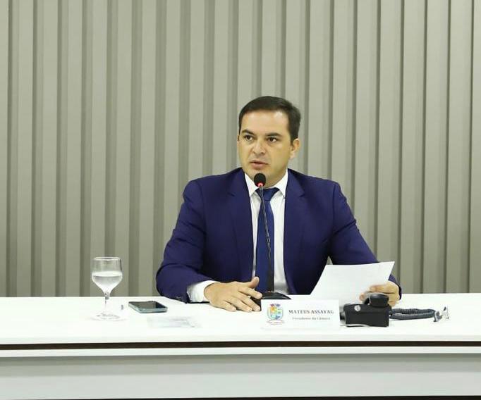Câmara de Parintins antecipa 13° de servidores, decide Assayag