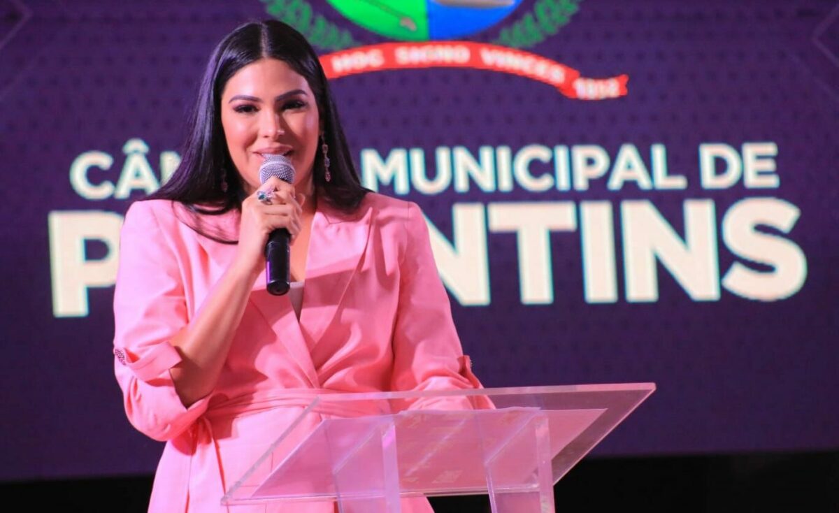Deputada eleita, Mayra Dias recebe título de cidadania parintinense