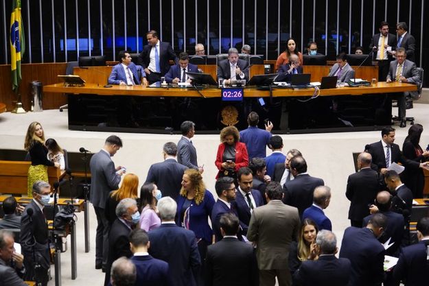 Em 1º turno, PEC da Transição é aprovada na Câmara