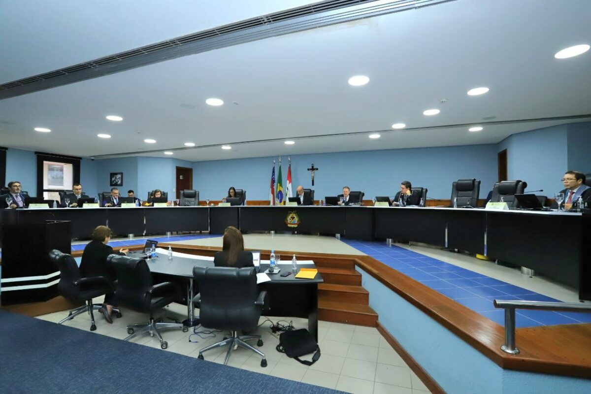 Governador sanciona projeto que altera regras de eleição do TCE-AM