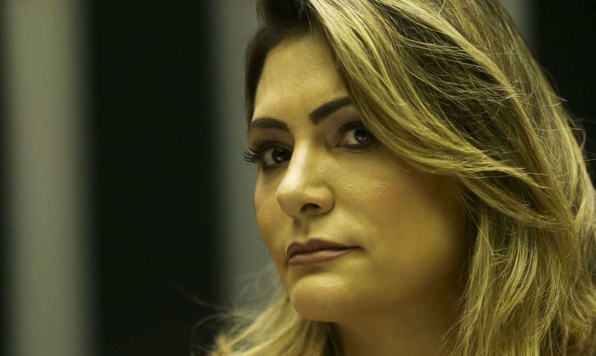 Michele Bolsonaro, Dom e Bruno recebem mesma medalha
