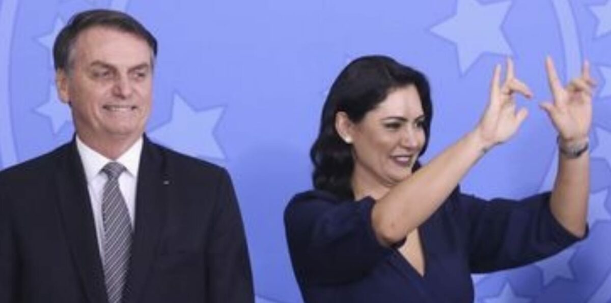 Sigilos Auxiliar de Bolsonaro chama Michelle de 'teimosa' e 'falsa crente'
