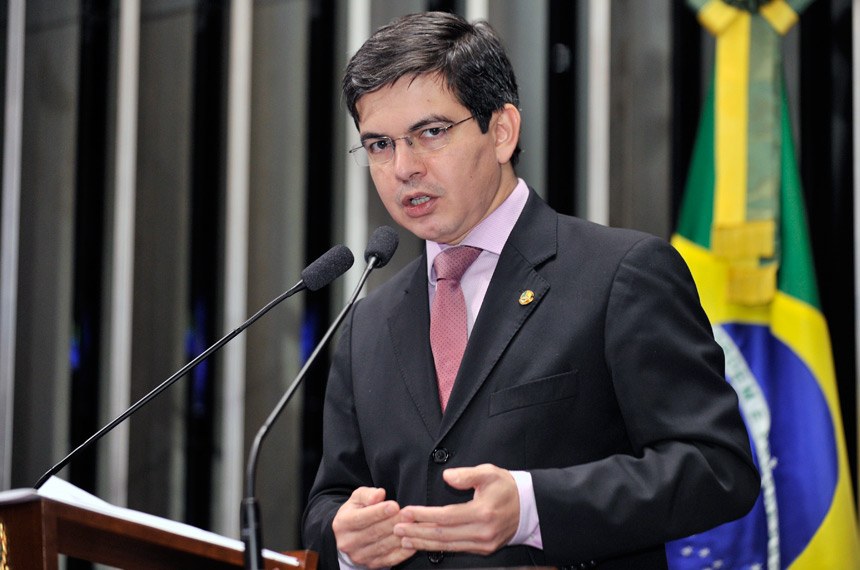 Ministério das Comunicações pode ficar com Randolfe