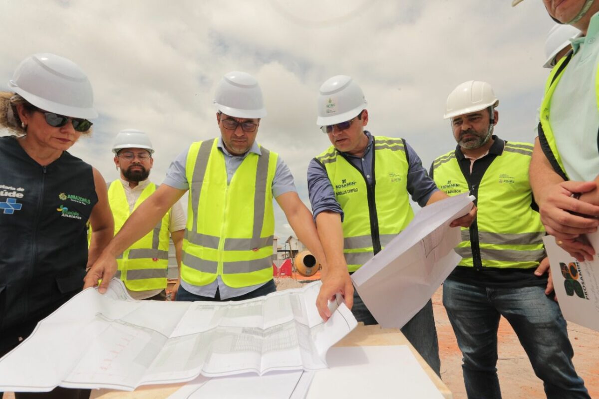 Governador Wilson Lima ao vistoriar obras do Hospital Regional de Manacapuru
