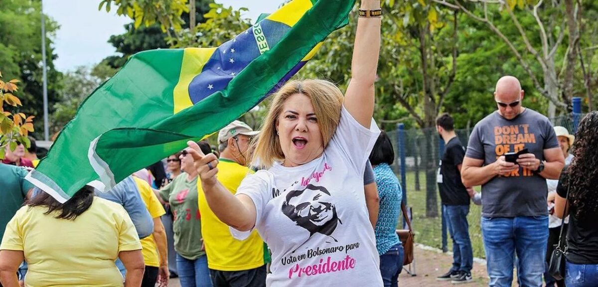 Ex de Bolsonaro investigada por 'rachadinha' muda para Noruega