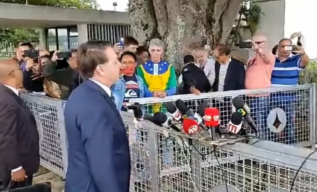 Bolsonaro usou cartão corporativo até para pagar seus cercadinhos