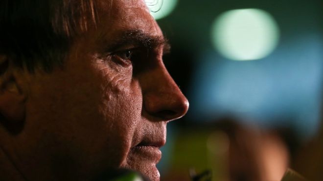 Bolsonaro é alvo da PF e tem passaporte apreendido